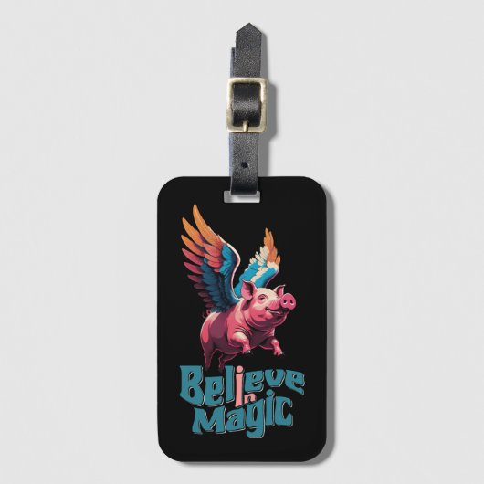 Niedliches Schwein mit farbigen Flügeln | Glaube a Gepäckanhänger (Vorderseite Vertikal)