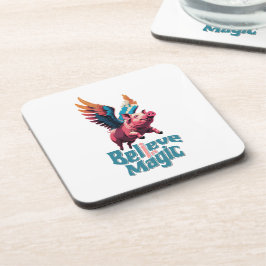 Niedliches Schwein mit farbigen Flügeln | Glaube a Getränkeuntersetzer