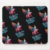 Niedliches Schwein mit farbigen Flügeln | Glaube a Mousepad (Vorne)