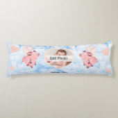 Niedliches Schweine mit Schweinen, wenn Schweine i Seitenschläferkissen (Vorderseite)