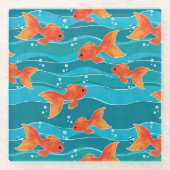 Niedliches Schwimmen Goldfish & Wassermuster Glasuntersetzer (Vorderseite)