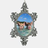 Niedliches Schwimmen Schneeflocken Zinn-Ornament (Links)