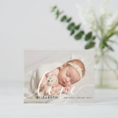 Niedliches Script Baby Birth Ankündigung Postkarte (Stehend Vorderseite)