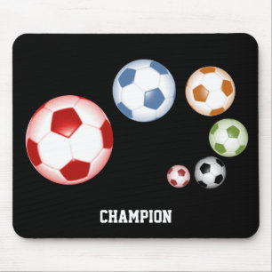 Niedliches Set der Fußballbälle auf Schwarz Mousepad