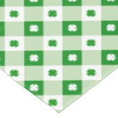 Niedliches Simple St Patrick's Lucky Clover Green  Tischdecke (Schrägansicht)