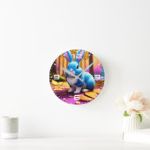 Niedliches Sitzen Blaues Sonnenportrait Runde Wanduhr (Zuhause)