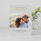 Niedliches Skript Elegantes Foto Overlay Gray Wedd Folieneinladung (Stehend vorne)