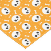 Niedliches Skull & Bones Halloween-Muster Tischdecke (Schrägansicht)