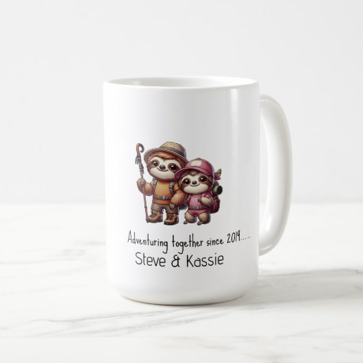 Niedliches Sloth Couple Adventing Together seit Kaffeetasse (VorderseiteRechts)