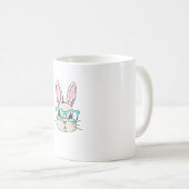 Niedliches Sonnengesicht mit rosa Brille, Osterhas Kaffeetasse (VorderseiteRechts)