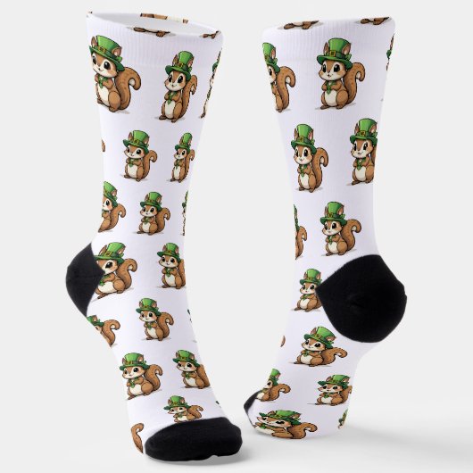 Niedliches St. Patrick's Day Eichhörnchen mit grün Socken (Gewinkelt)