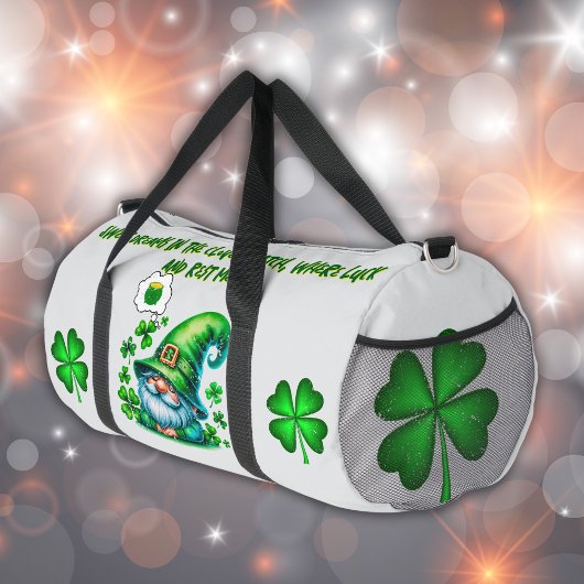 Niedliches St Patrick's Gnome Schlafen auf grau | Duffle Bag