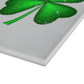 Niedliches St Patrick's Gnome Schlafen auf grau | Schneidebrett (Ecke)