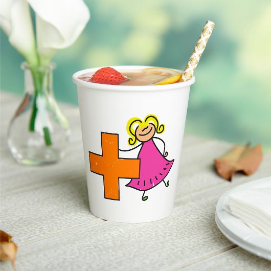 Niedliches Strichmännchen Girl mit Plus-Zeichen Pappbecher