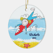 Niedliches Strichmännchen Surfer Girl Keramikornament (Links)