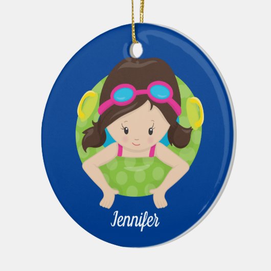 Niedliches Swim Team Girl Blue Monogram Kinder Wei Keramik Ornament (Links)