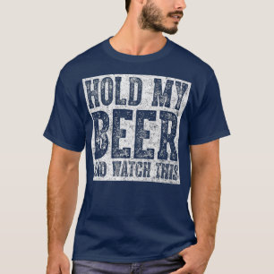 Niedliches Trinkgeschenk hält mein Bier fest und  T-Shirt