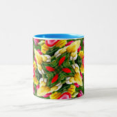 Niedliches Tulpenmuster Zweifarbige Tasse (Mittel)