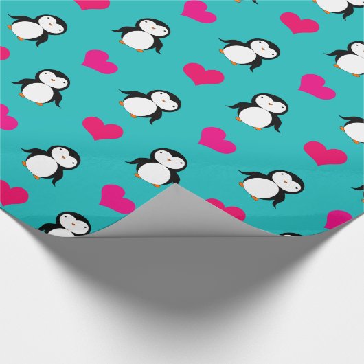 Niedliches Türkis Penguin-Herzmuster Geschenkpapier (Ecke)