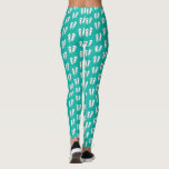 Niedliches türkisblaues Flip-Flops-Muster Leggings<br><div class="desc">Niedlich türkisblaue Sandstreifen,  die sich in den Leggings abwechseln. Trendige Kleidung für Frauen und Teenager. Personalisierte Strumpfhosen mit eigenem Farbhintergrund. Vollständig bedruckte Hosen für Gymnastik,  Training,  Gymnastik,  Tanz,  Fitness,  Yoga,  Sport,  Laufen oder lässige Nutzung. Machen Sie Ihr eigenes Outfit. Spaß Sommer Print Design mit kleinen Herzen.</div>