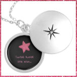 Niedliches Twinkle Little Star Black und Pink Medaillon<br><div class="desc">Ein ansprechendes Design mit TWINKLE TWINKLE LITTLE STAR mit einem rosa Glitzer Stern.</div>