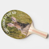 Niedliches und neugieriges Ostküstenkaninchen Tischtennis Schläger (Seitenansicht)
