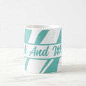 Niedliches und sonniges Getränk und türkisfarbenes Kaffeetasse (Mittel)