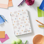 Niedliches und whimsisches Wasserfarben-Regenbogen iPad Pro Hülle<br><div class="desc">Ein einfaches und modernes Pad Gehäuse mit Regenbogen,  Sternen und Wolken in Pastellfarben von hellblau,  rosa und orange. Personalisieren Sie es mit Ihrem Namen. Perfekt als Geschenk für Kinder,  die Liebe doodle und zeichn.</div>