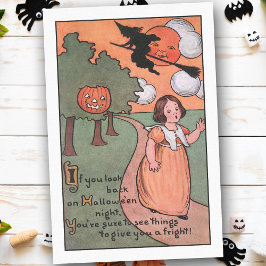 Niedliches Vintages Mädchen zu Beängstigender Hall Seidenpapier