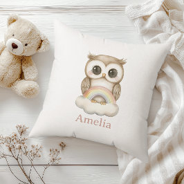 Niedliches Waldhühnchen auf einem Boho-Regenbogen- Kissen