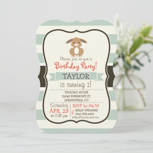 Niedliches Waldland Bunny Rabbit auf Light Sage Gr Einladung (Stehend Vorderseite)