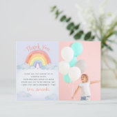 Niedliches Watercolor Rainbow Birthday Party Foto Dankeskarte (Stehend Vorderseite)