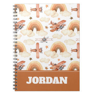 Niedliches Watercolor Rainbow-Flugzeugmuster Notizblock