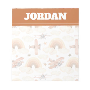 Niedliches Watercolor Rainbow-Flugzeugmuster Notizblock