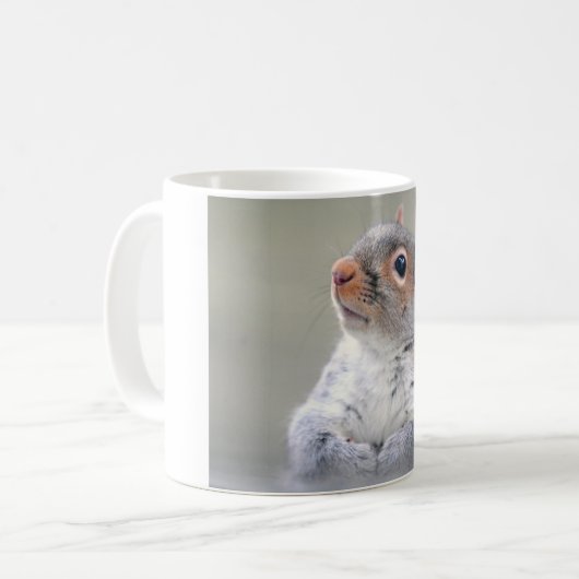 Niedliches, weiches und flauschiges, graues Eichhö Kaffeetasse (Vorderseite Links)