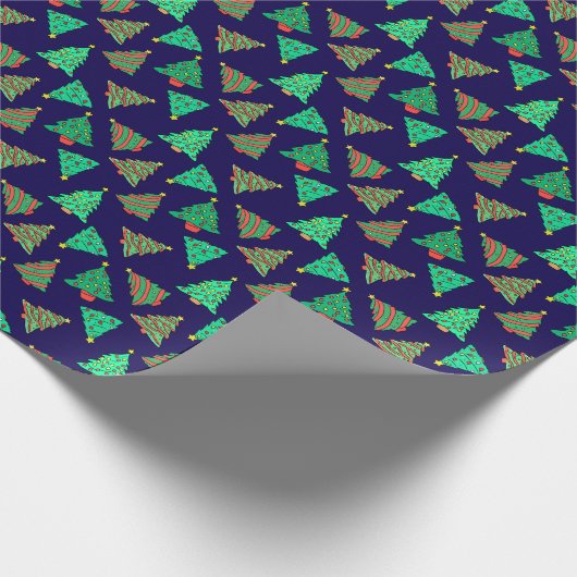 Niedliches Weihnachtsbaummuster | Marineblau Geschenkpapier (Ecke)