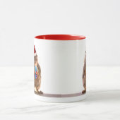 Niedliches Weihnachtseichhörnchen und -geschenk Tasse (Zentrum)