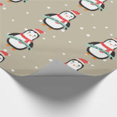 Niedliches Weihnachtspenquin "Frohe Weihnachten" Geschenkpapier (Ecke)