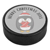 Niedliches Weihnachtspenquin mit Hut und Packung Eishockey Puck (3/4)