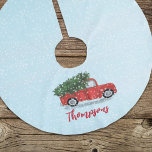 Niedliches WeihnachtsScript Watercolor Rustikaler  Polyester Weihnachtsbaumdecke<br><div class="desc">Dieses Design umfasst einen niedlichen Weihnachts-Kalligraphie-Skriptbaumrock mit einem rustikalen,  wasserfarbenen roten LKW,  einen Schneefall im Winter,  einen stylischen,  schwindelerregenden Sommerurlaub,  Vintage,  altmodische Landwälder,  waldländische Weihnachtsbaumszene,  ein klassisches rot-blaues,  Weihnachtsferien-Wohngestaltung,  kundenspezifische personalisierte Namen,  Weihnachtszubehör,  Weihnachtszubehör</div>