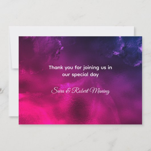 Niedliches weißblaues lila irisierendes Monogramm Dankeskarte (Rückseite)