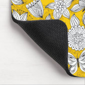 Niedliches, weißes, blumengelbes Design Mousepad (Ecke)