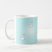Niedliches weißes Häschen mit kawaii Klee Kaffeetasse (Links)
