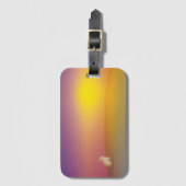 Niedliches Weißes Kaninchen auf Grassy Hill bei So Gepäckanhänger (Vorderseite Vertikal)