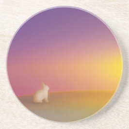 Niedliches Weißes Kaninchen auf Grassy Hill bei So Getränkeuntersetzer