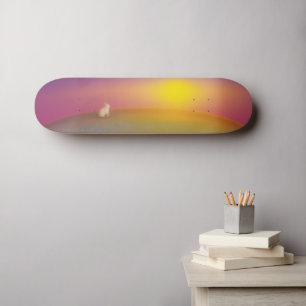 Niedliches Weißes Kaninchen auf Grassy Hill bei So Skateboard