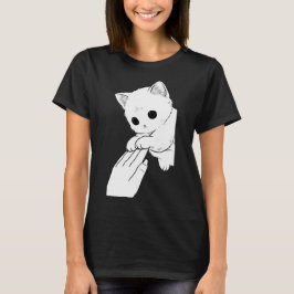 Niedliches weißes Kätzchen spielt mit Hand Frauen  T-Shirt