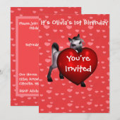 Niedliches weißes Pony mit Einladung zum Roten Her (Vorne/Hinten)