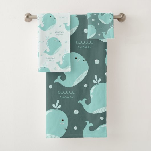 Niedliches Whale Muster auf Aquamarinem Blue Kids  Badhandtuch Set (Insitu)