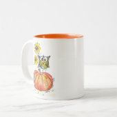 Niedliches Whimsisches Owl auf Pumpkin Zweifarbige Tasse (Vorderseite Links)